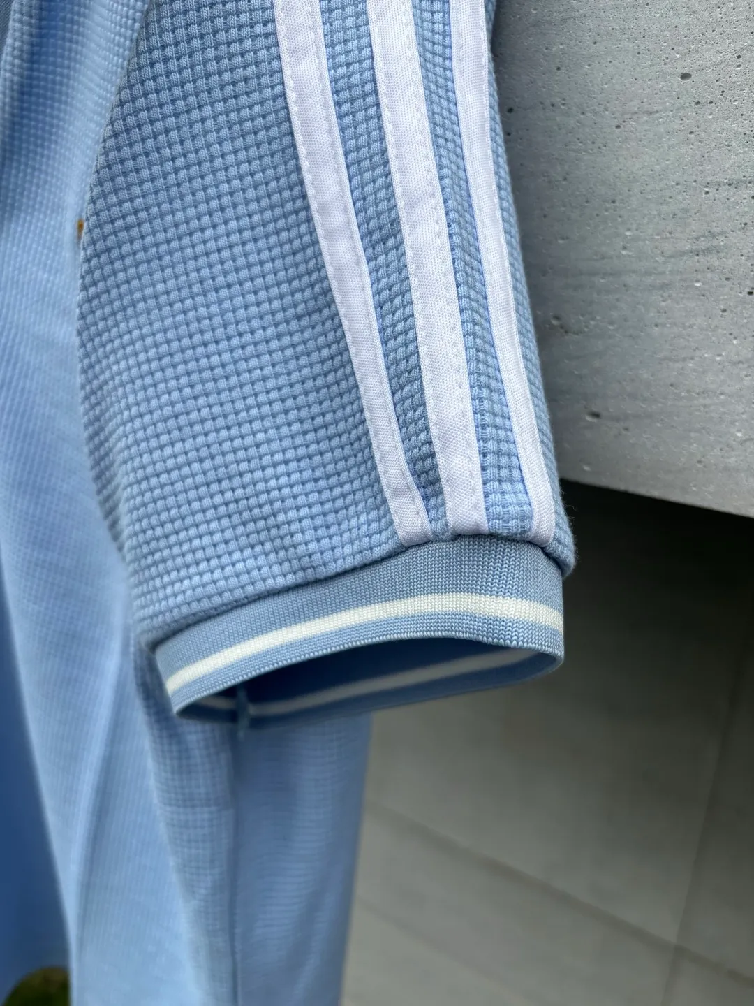 Chip version 𝟬𝟱𝟰𝟰𝟳# Exclusive real shot/difference between various stolen pictures and online picture versions on the market [𝗔𝗱𝗶𝗱𝗮𝘀Adidas clover chest embroidery for men and women Same Style𝗩 collar short sleeves] ✅Full set of 1:1 customized accessories ➕Customized three-label ➕𝗬𝘂𝗮𝗻 version hang tag ➕𝗹𝗼𝗴𝗼 packaging bag🔥 ➕Scan the tag to enter the official website. ✅Top Original version, ins Xiaohongshu Dewu Kuaishou and many bloggers wear it. ✅Adidas is a rare V-neck with no buttons, personalized setting and generous temperament, showing the elegance at a glance. ✅Three standards are customized with 270g waffle original Authentic custom-made imported fabrics for the watch, and the overall tailoring adopts three-dimensional structure tailoring! Ergonomically designed, more flexible when wearing! The cut is streamlined and streamlined, allowing you to move flexibly with your body! Integrates functionality, beauty and durability! Suitable for business, travel, leisure and many other occasions! ⭕The high version of the best products🐮is different from the junk products in the market🗯️The same picture but different prices means different versions. ❌Don’t be fooled by the same copywriters and pirated pictures from outside that mix and distribute high-luxury pictures at low prices. After comparing the quality, you will know where the gap is. Don’t lie. I don’t guarantee that my products are the cheapest, but I definitely guarantee that they are worth every penny of your hard-earned money! ‼ ️We don’t slash prices or lower prices, we supply products with care and only make high-end versions!!! Breasts Jimei must see the details of my home clearly, the pictures of my home are all taken by the owner himself❤️ Color: Light Blue. Size S-XXL